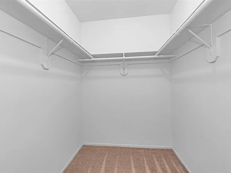 2710 Green Fields Dr — Photo 18