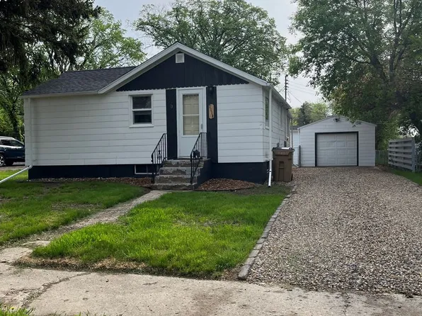 1114 15th St NW, Minot, ND 58703