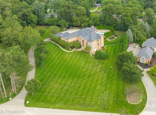 30480 Oakleaf Ln, Franklin, MI
