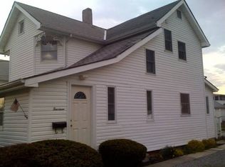 14 Cleveland St, Patchogue, NY 11772