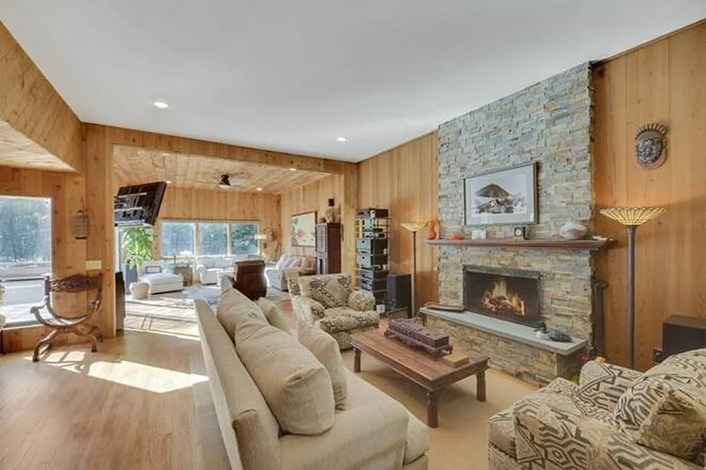 Stylish Northwest Retreat with Pool and Privacy — Photo 4