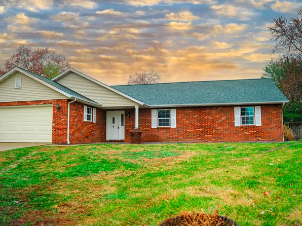 1700 Spruce Hill Dr, Belleville, IL 62221