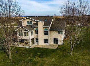 16989 Northern Hills Dr, Dubuque, IA 52002