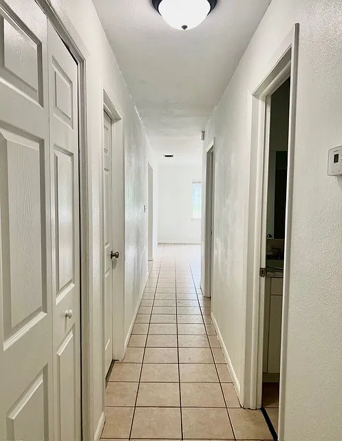 3 bed, 1200 sqft, $2,200 — Photo 2