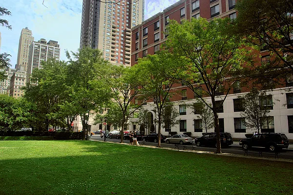 Rented by Sterling Holdings | media 19