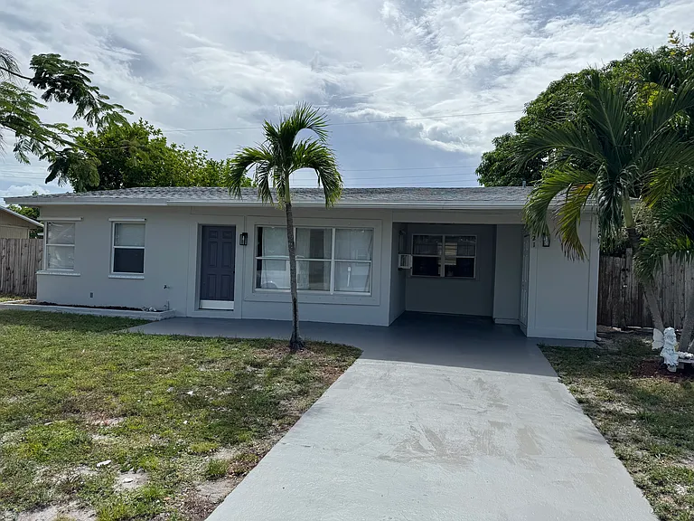 2621 NE 8th Ave — Photo 16