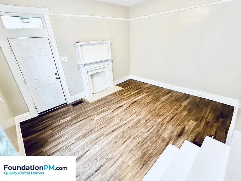 2106 Court Ave — Photo 6