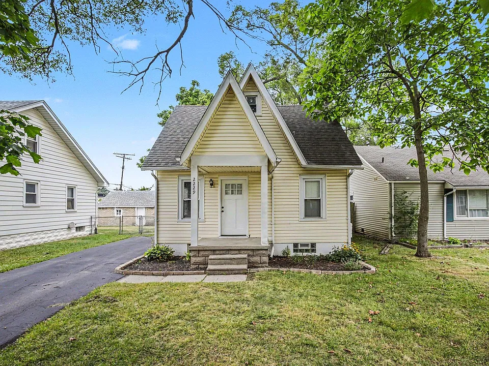 2229 Rosemary Ave