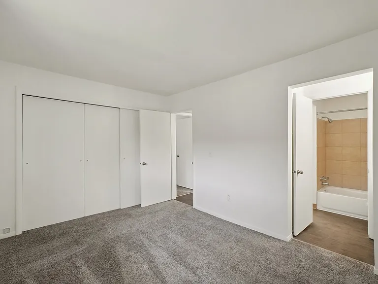 Kimberly Club Apartments — Photo 63