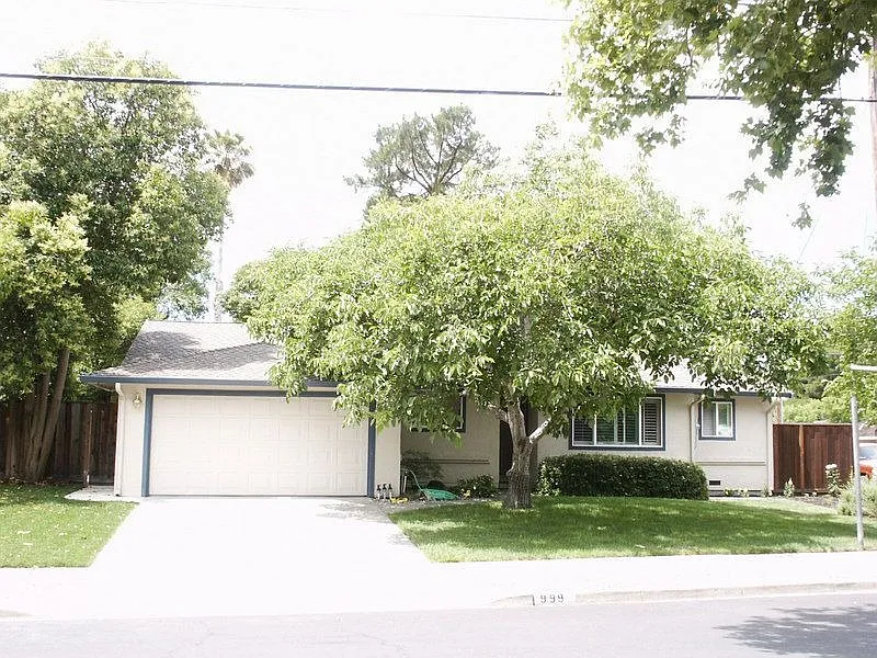 999 Getoun Dr photo 1