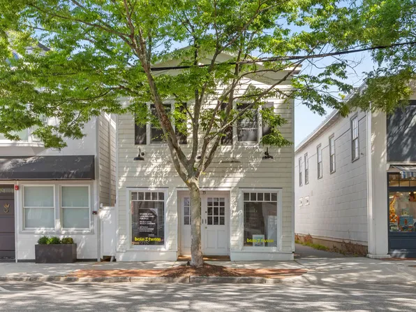 71 Jobs Ln, Southampton, NY 11968