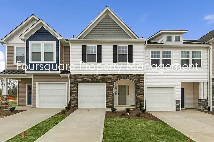 3 bed, 2.5 bath, 1603 sqft, $1,697 — Photo 1