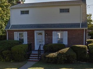 22 Jones St, New Hyde Park, NY 11040
