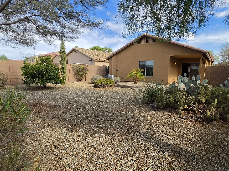 40458 W Hayden Dr
