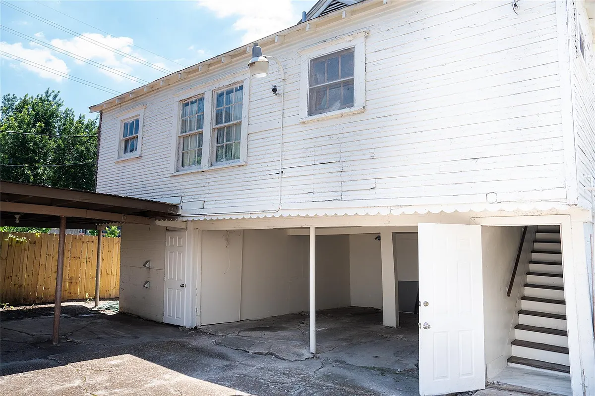 Photo 2 of 6 - 1909 Colquitt St #7 - Houston, TX Building Photo - 1909 Colquitt St #7