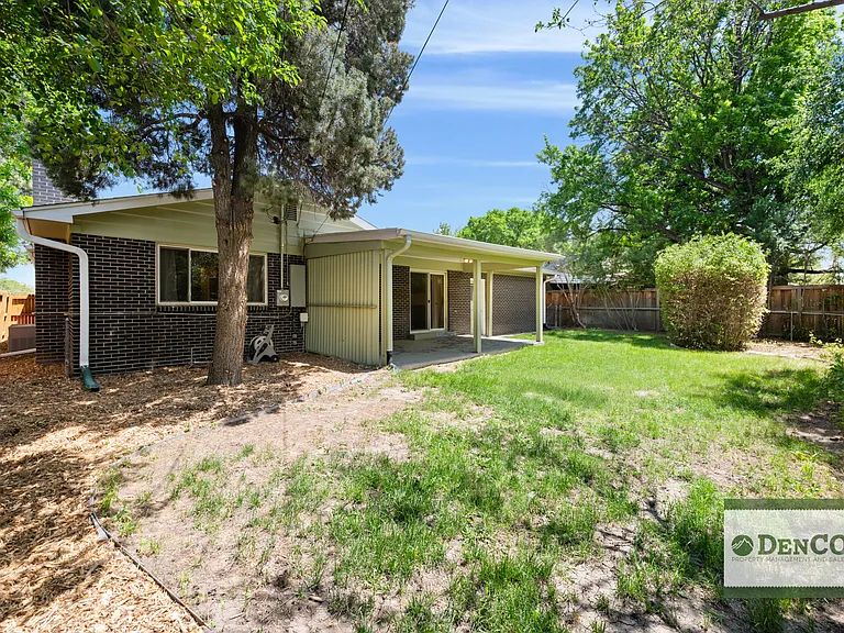 1659 S Kearney St — Photo 22