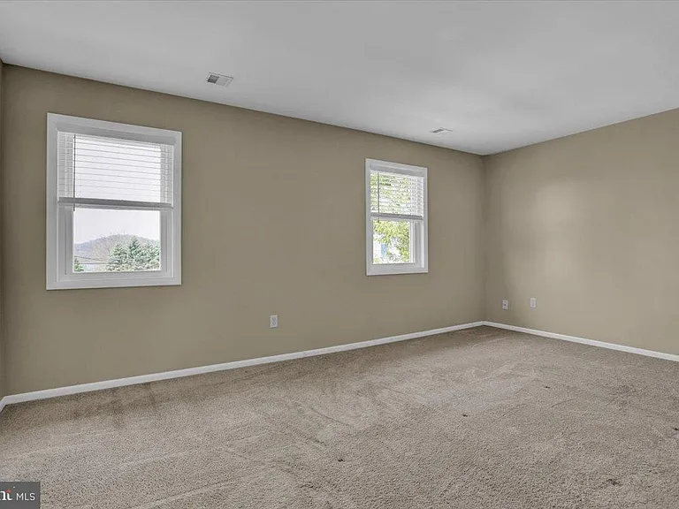 423 S 5th St — Photo 24