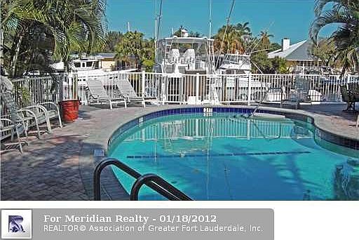 4th image of 1535 SE 15th St APT 108