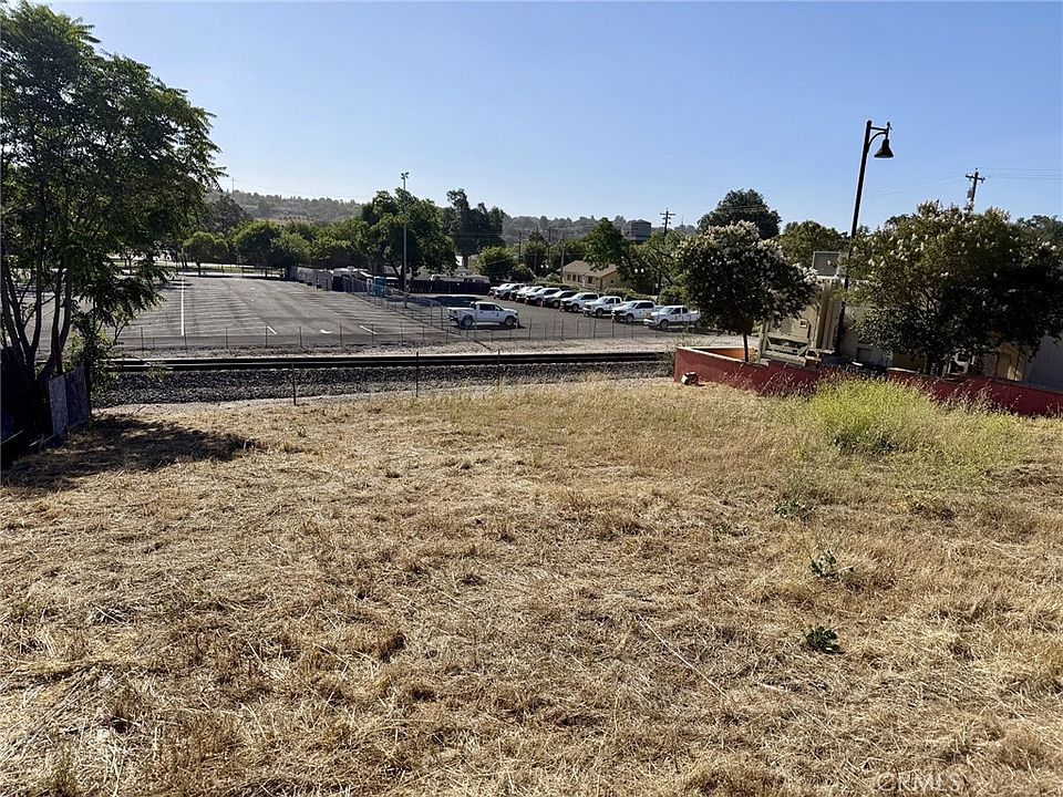 2nd image of 2114 Pine St Lot 2