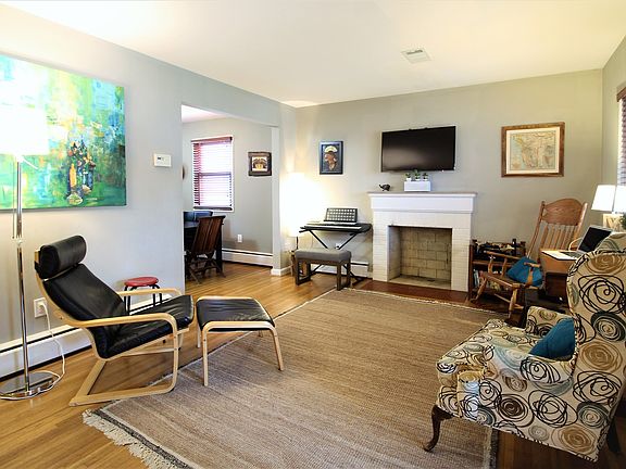 3rd image of 10813 Woodhaven Dr