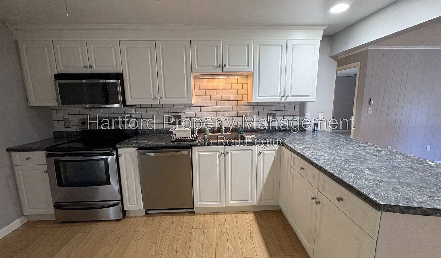 2 bed, 1.0 bath, 748 sqft, $2,250 — Photo 2