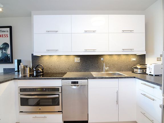 5th image of 88 W Schiller St APT 705