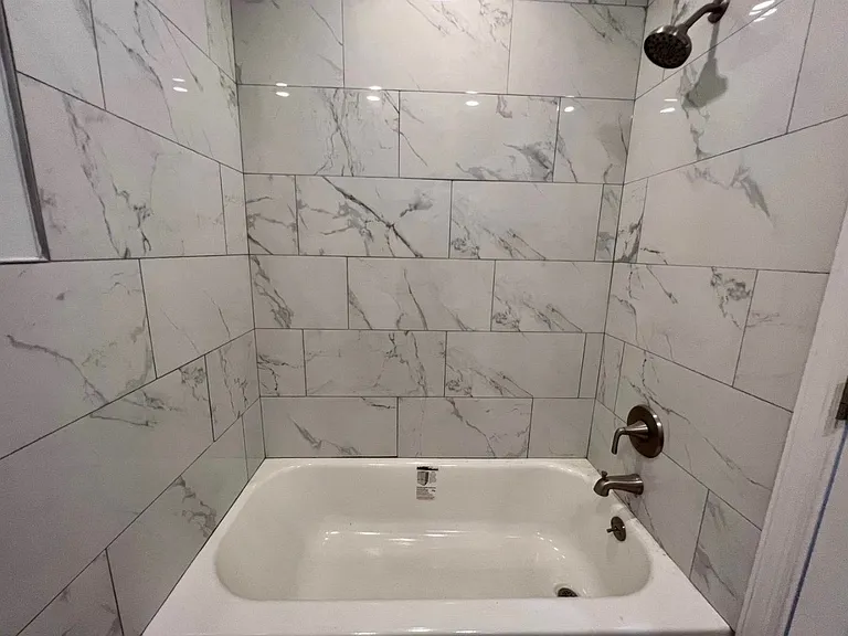 135 Oxford Ave #2 — Photo 16