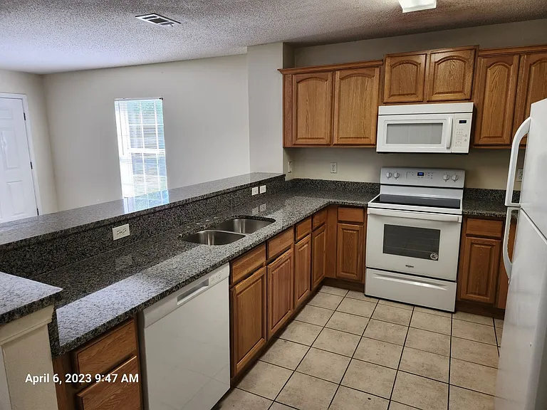 204 Johnson Ct — Photo 16
