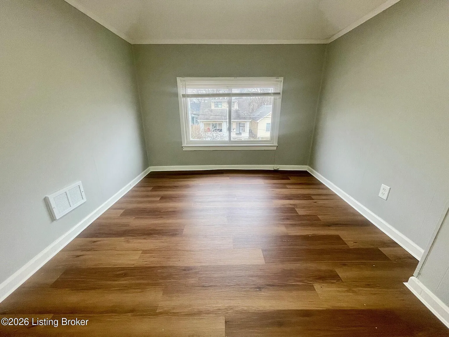 3 bed, 1.5 bath, 1292 sqft, $1,295 — Photo 3