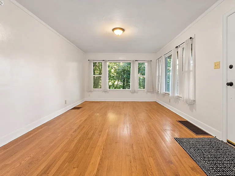 3944 SW Condor Ave — Photo 12