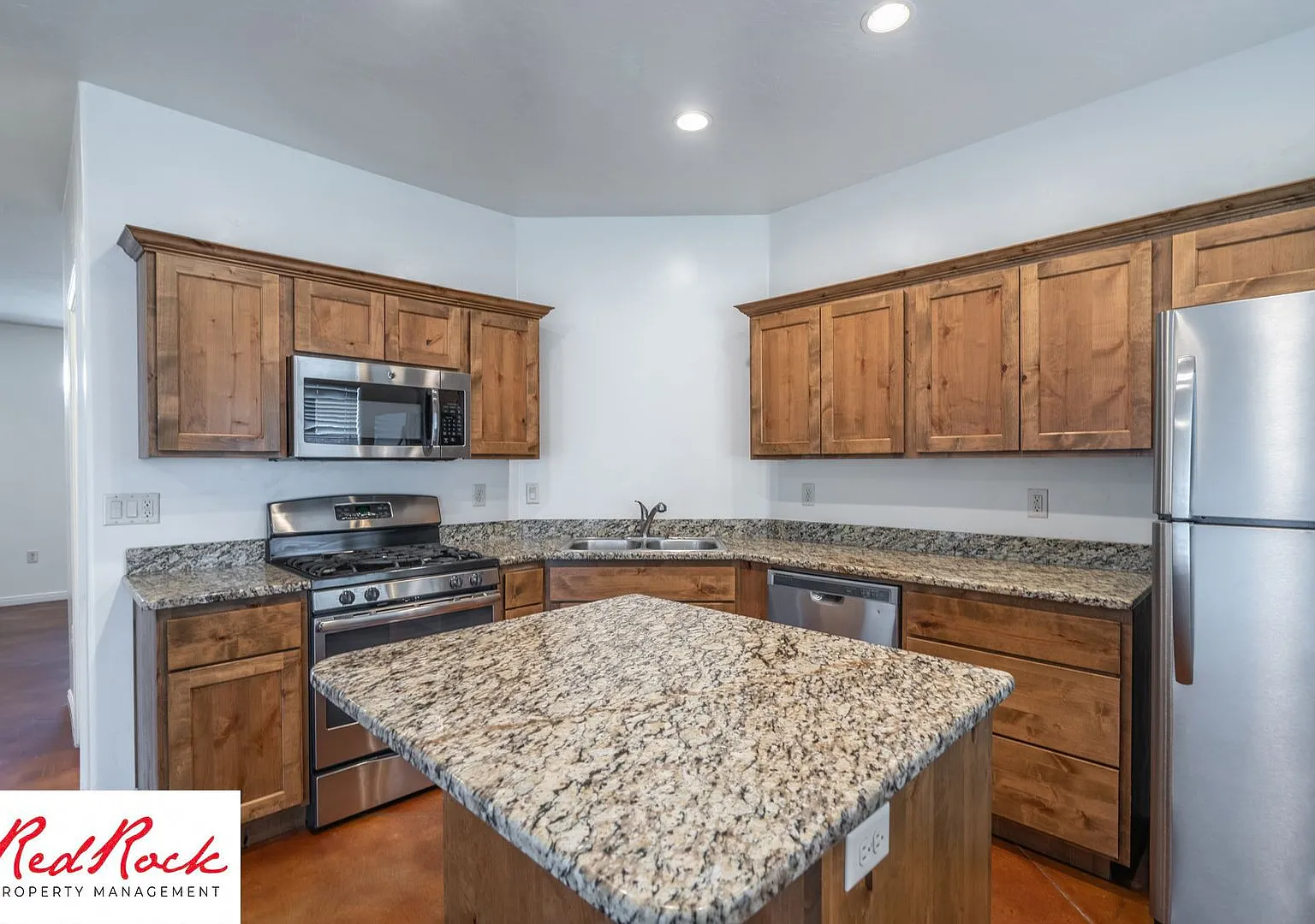 Dog Friendly, 3 Bedroom Townhome. $300 off First Full Month's Rent! — Photo 3