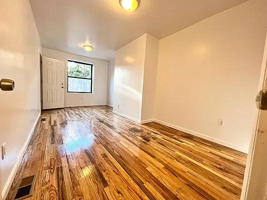 Rented by EastMount Realty LLC | media 23