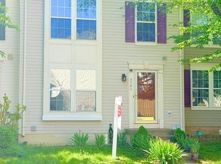 7006 Rogue Forest Ln, Gainesville, VA 20155