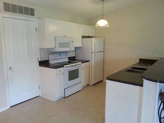 4th image of 1097 Lake Park Cir