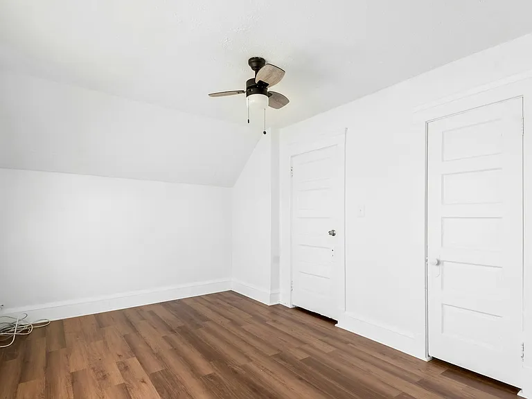 2048 W 105th St — Photo 14