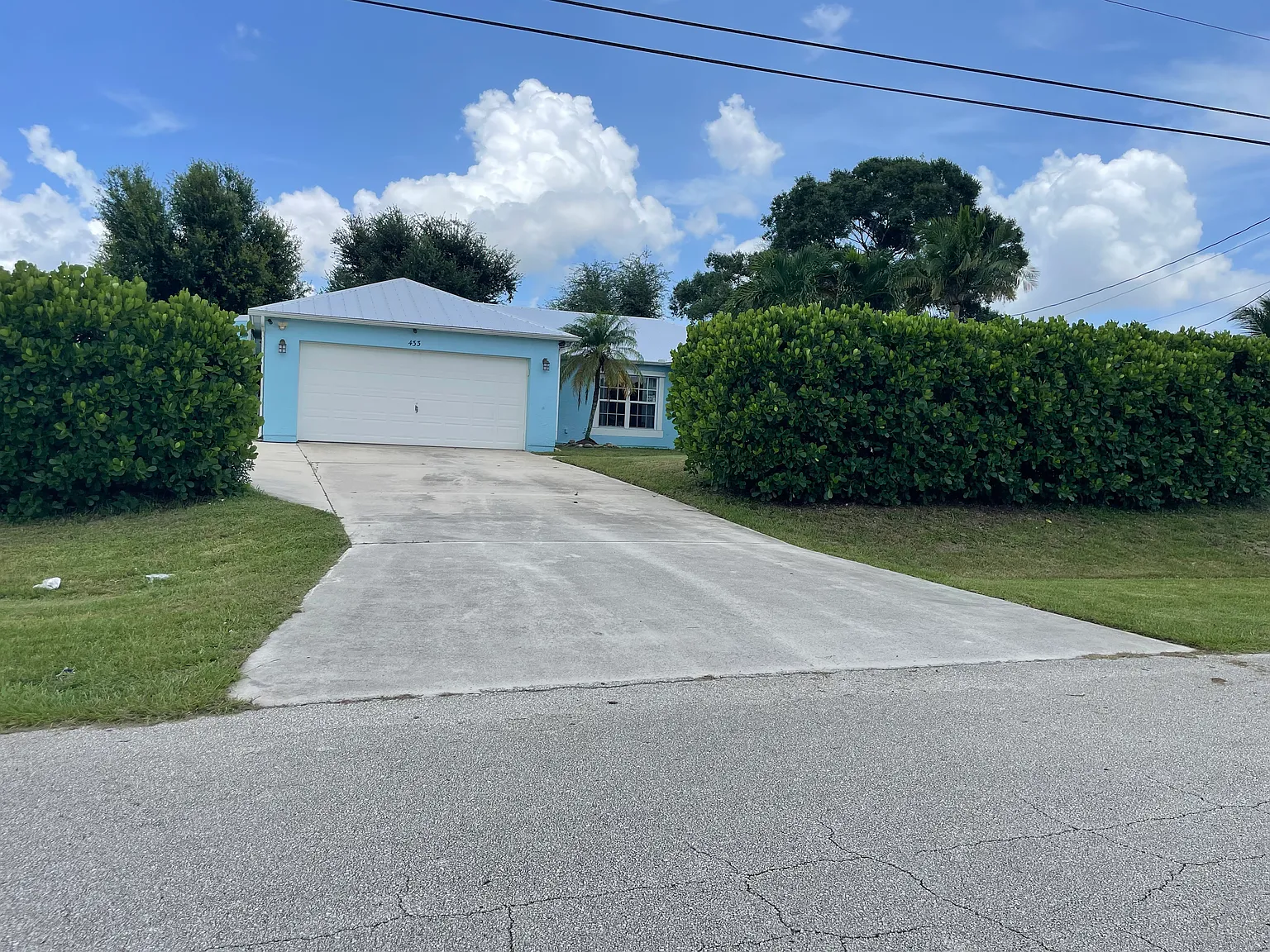 433 SW Millard Dr — Photo 1