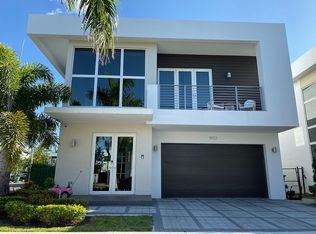 9722 NW 75th St, Doral, FL 33178