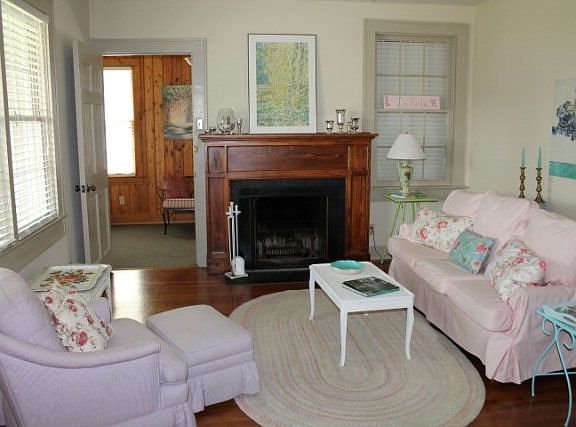 2nd image of 1420 Peach Ave
