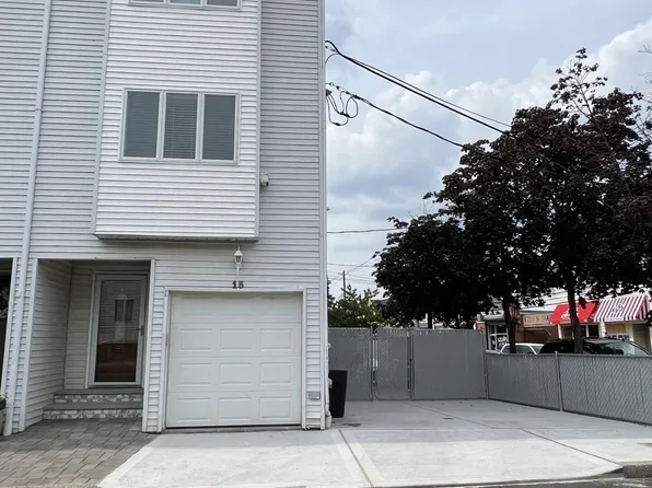 15 Eden Ct, Staten Island, NY 10307