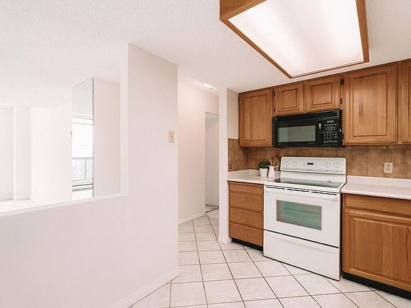 3rd image of 550 8th St #803