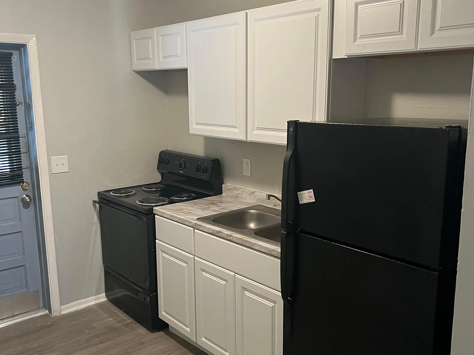 2 bed, 700 sqft, $1,490 — Photo 2