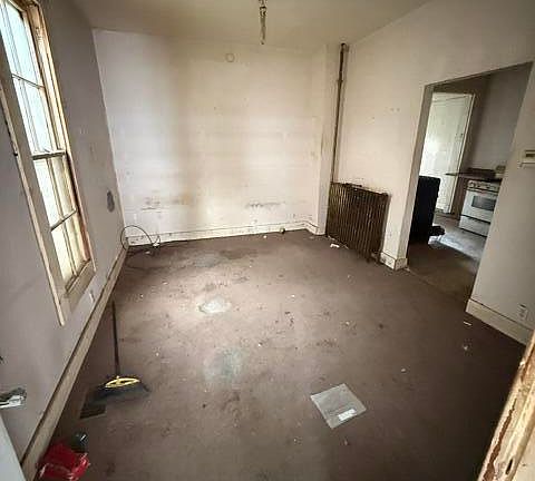 5th image of 1036 E Caldwell St