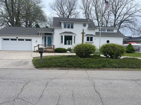 141 Bay Shore Dr, Bay City, MI 48706