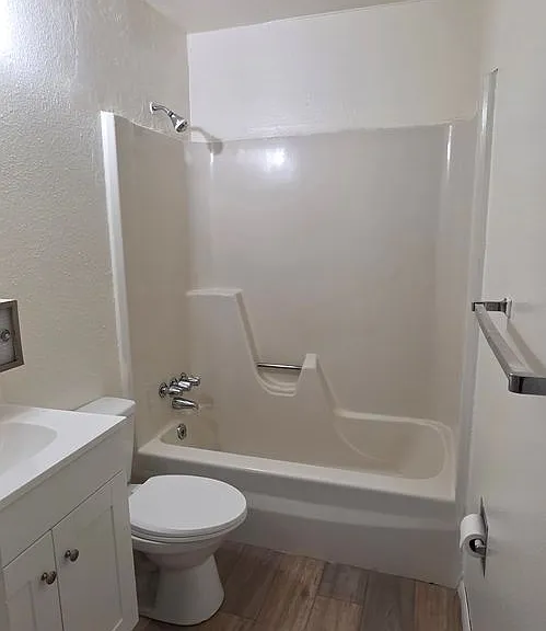 2525 Pattison Ave — Photo 4