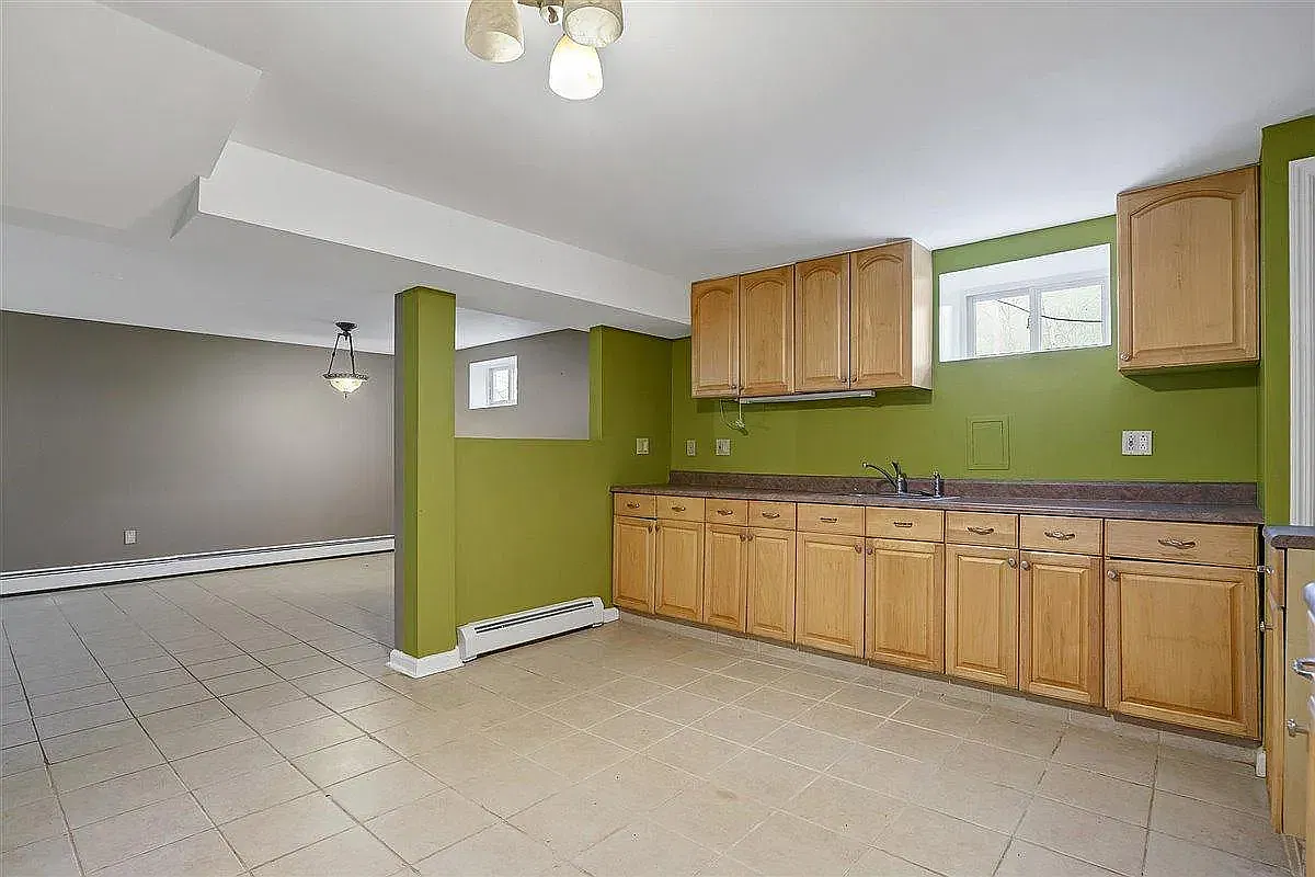 3 bed, $2,400 — Photo 4