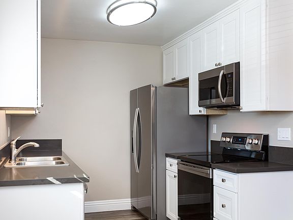 5th image of 4833 Kansas St #205