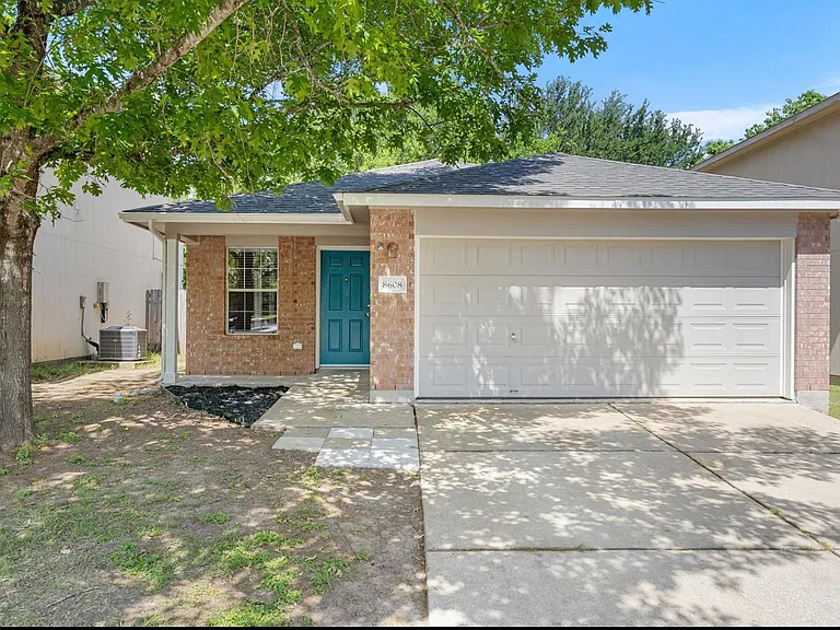 8608 Dittmar Oaks Dr — Photo 5