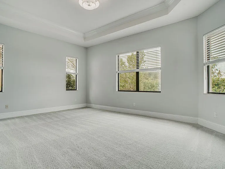 170 SE Calmo Cir — Photo 7