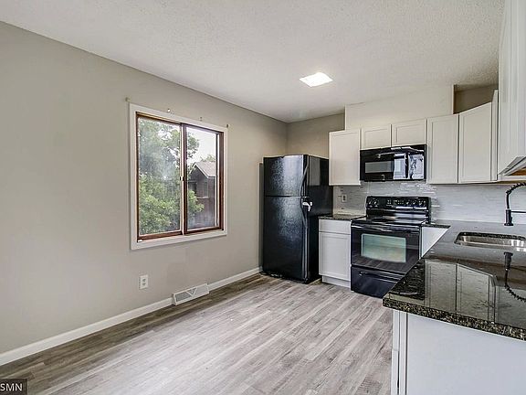 Eat in w/new appliances