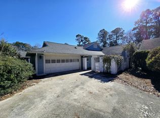 98 Red Bird Ln, Hampstead, NC 28443